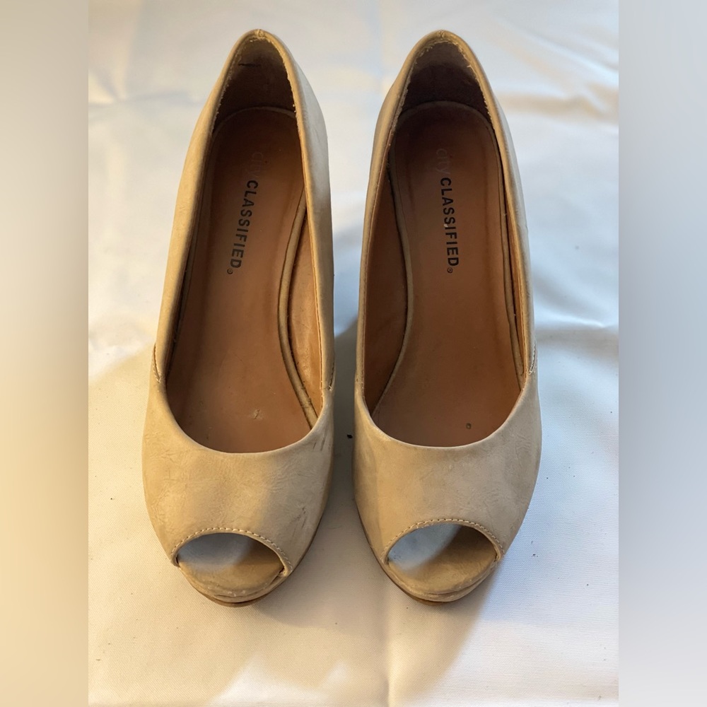 USED Nude Wedge